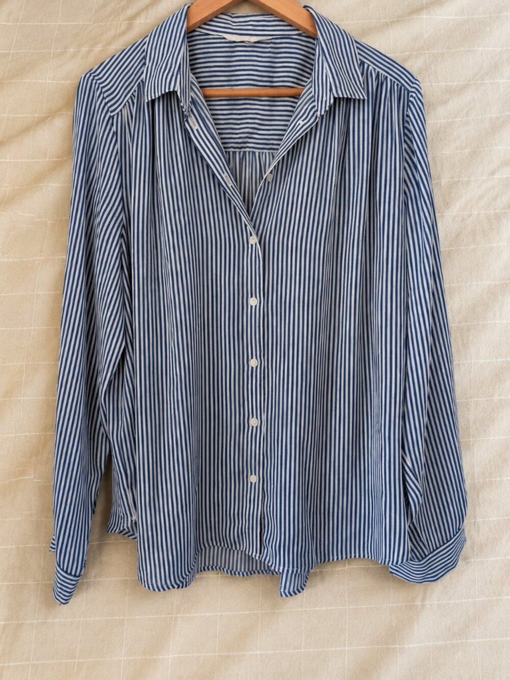 H&M Blue White Striped Long Sleeve Button Down Shirt Size L